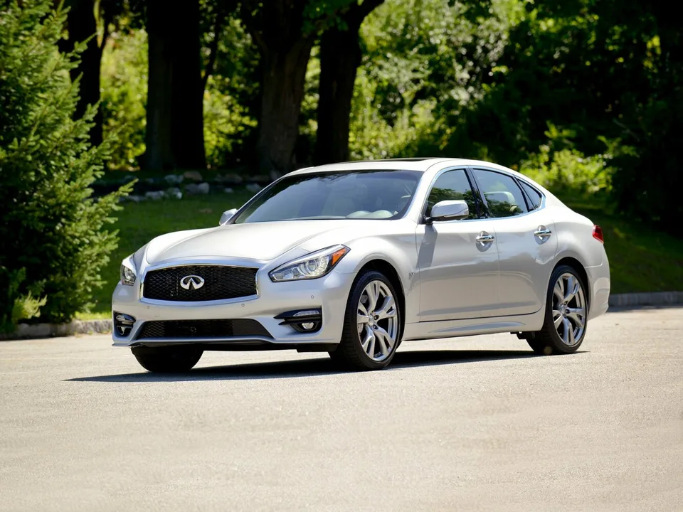 Infiniti Q70