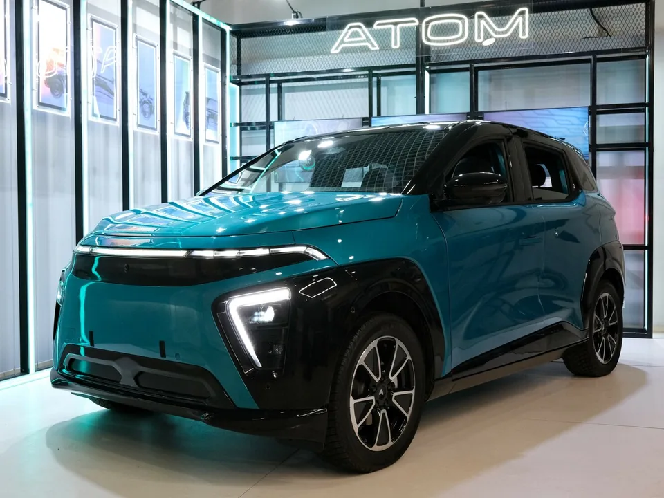 Атом 01