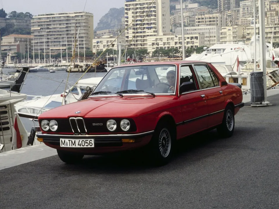 BMW 5 серии, I (E12) Рестайлинг, Седан