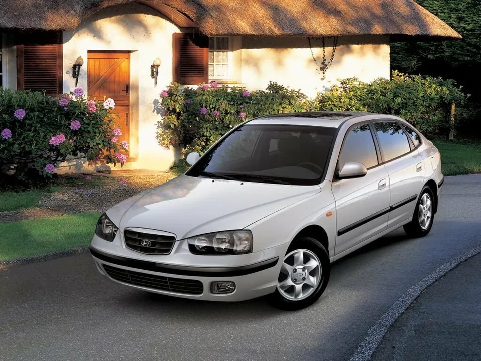 Hyundai Avante, III, Liftback