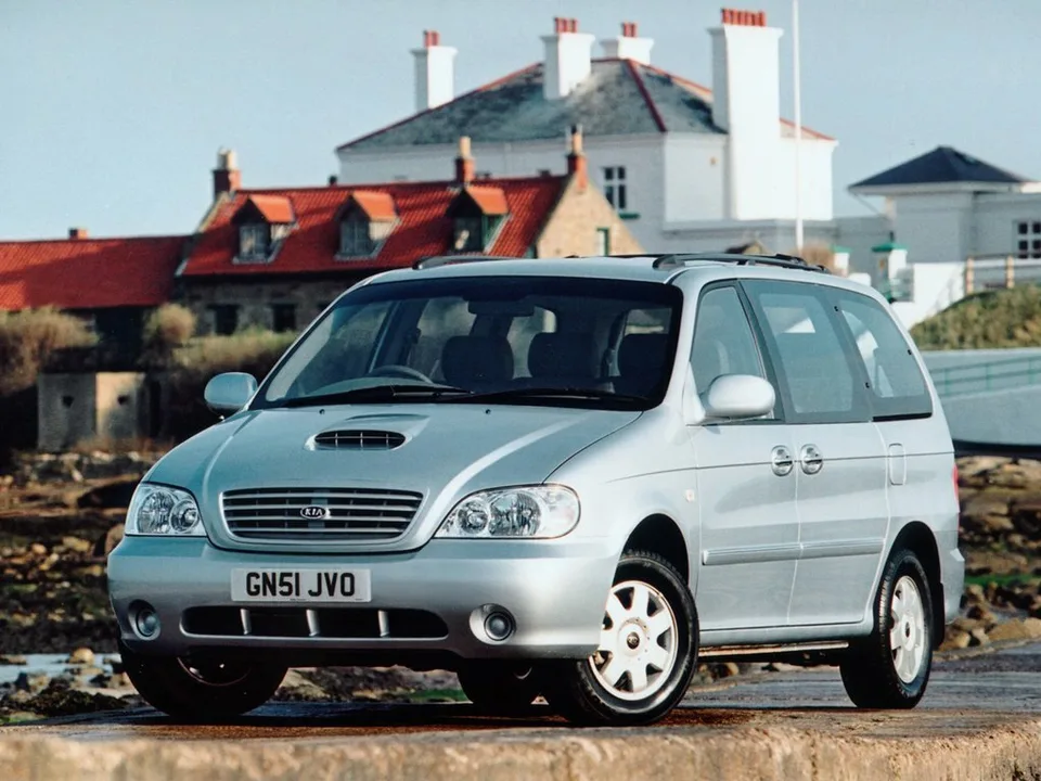Kia Sedona, Generation 1, GQ, Minivan