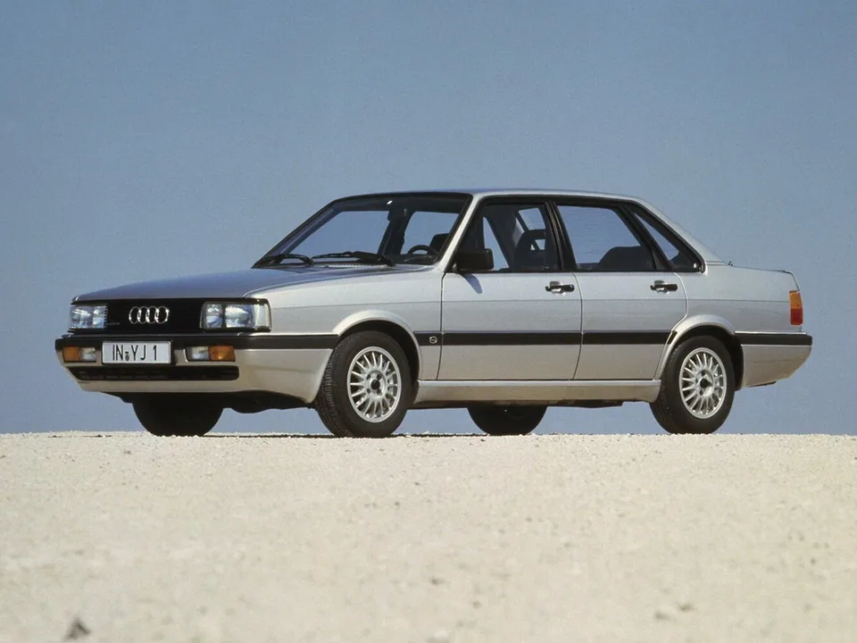 Audi 90, I (B2), Седан