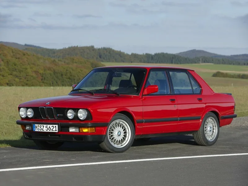 BMW M5, 1 поколение, E28, Седан