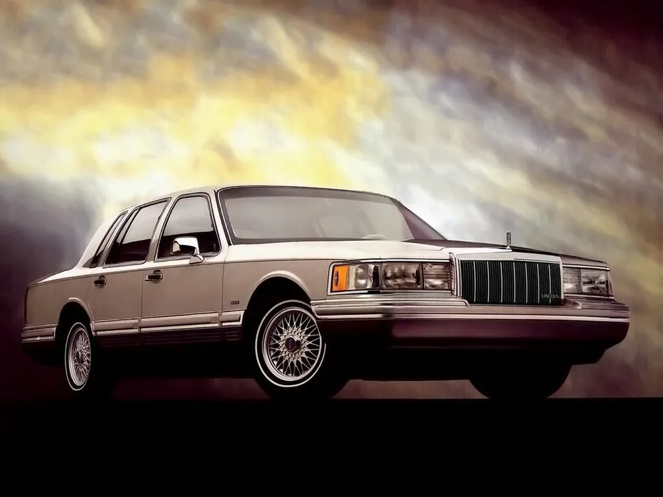 Lincoln Town Car, Generation 2, FN36, Sedan