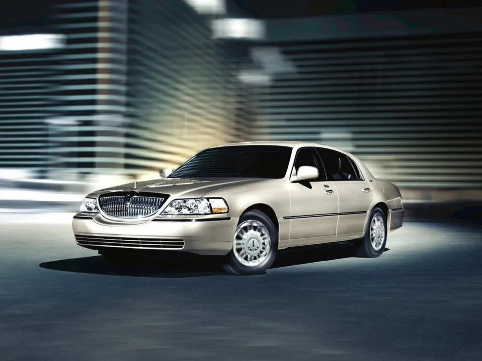 Lincoln Town Car, Generation 3, FN145, facelift, Sedan