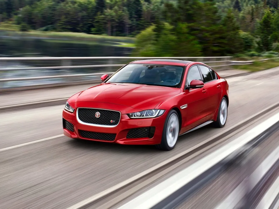 Jaguar XE, Generation 1, X760, Sedan