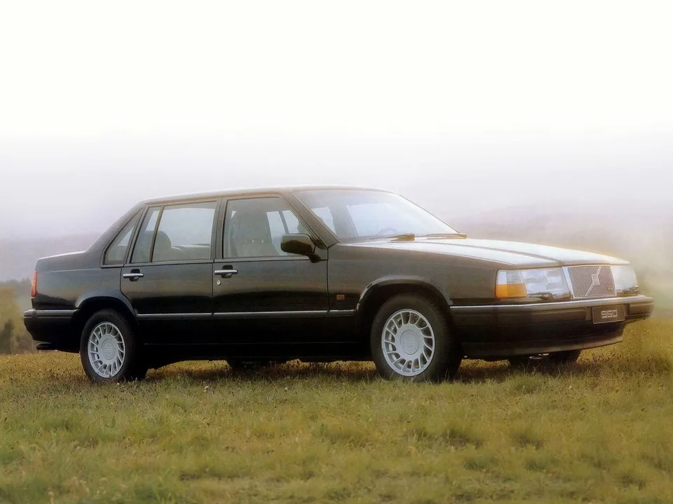 Volvo 960, Generation 1, Sedan