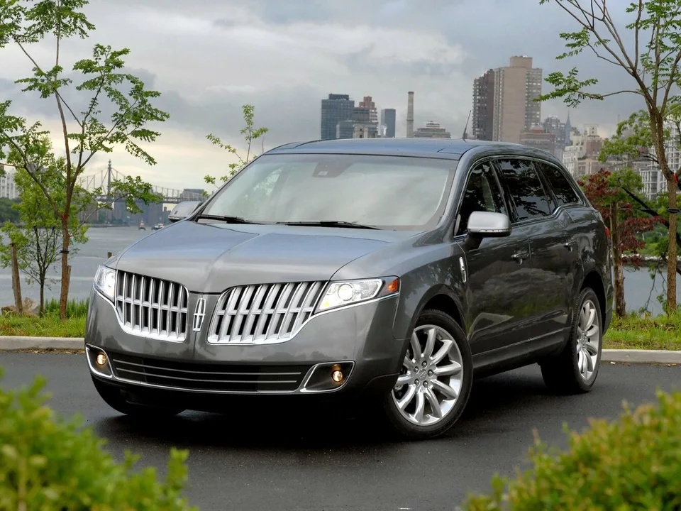 Lincoln MKT, Generation 1, Crossover / SUV