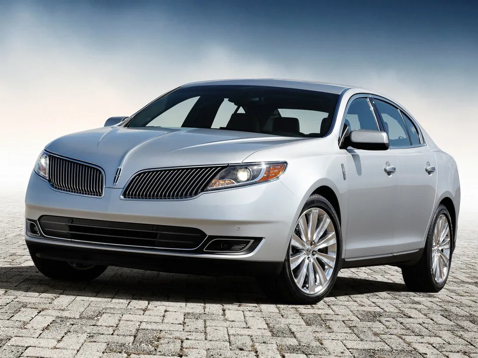 Lincoln MKS, Generation 1, facelift, Sedan