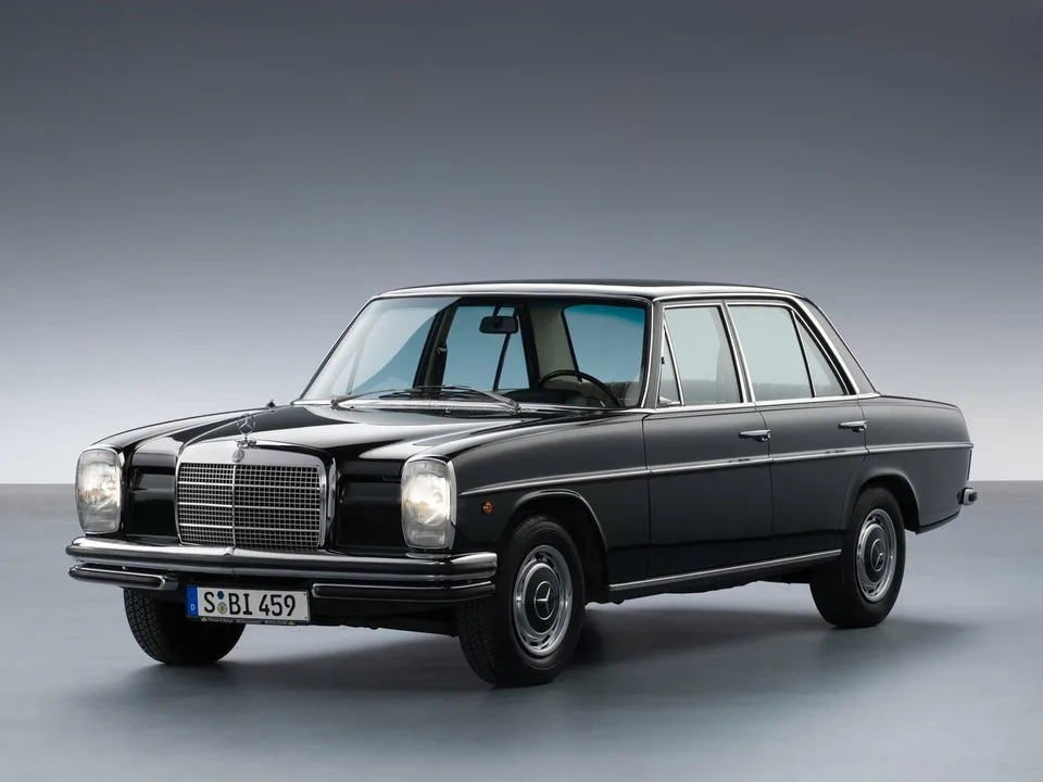Mercedes-Benz W114, , Sedan