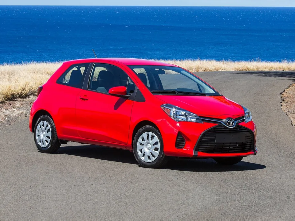 Toyota Yaris, 3 поколение, XP130, рестайлинг, Хэтчбек, 3 двери