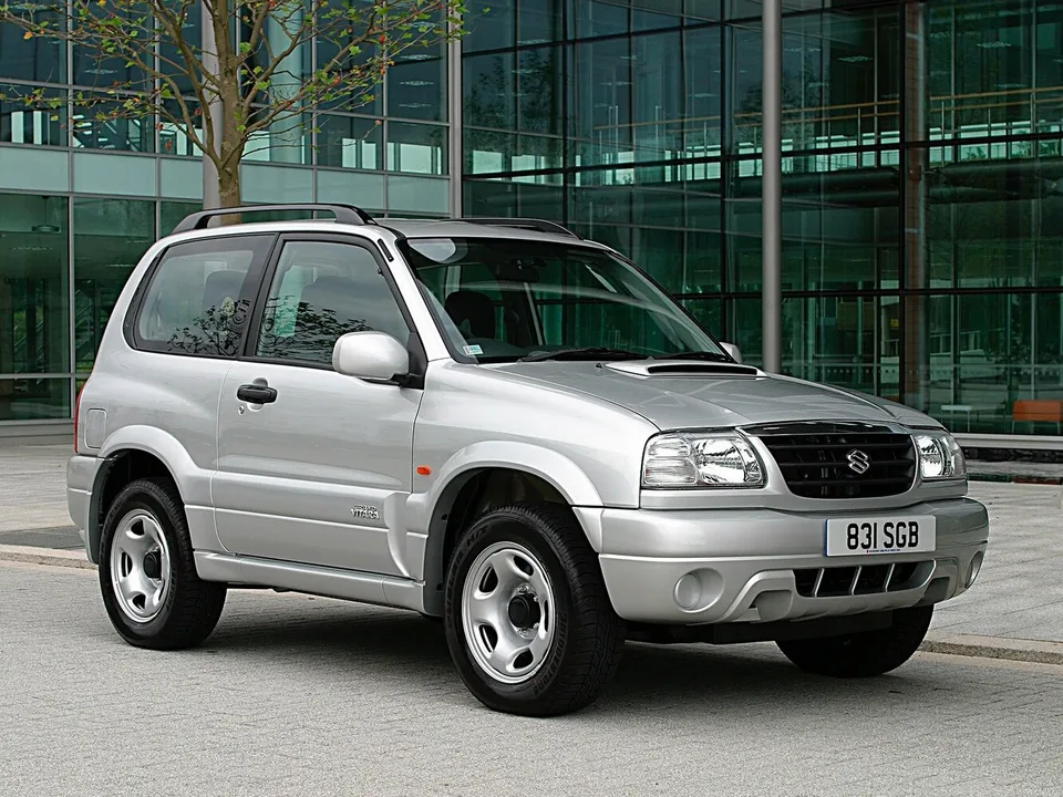 Suzuki Escudo, Generation 2, 3-door SUV