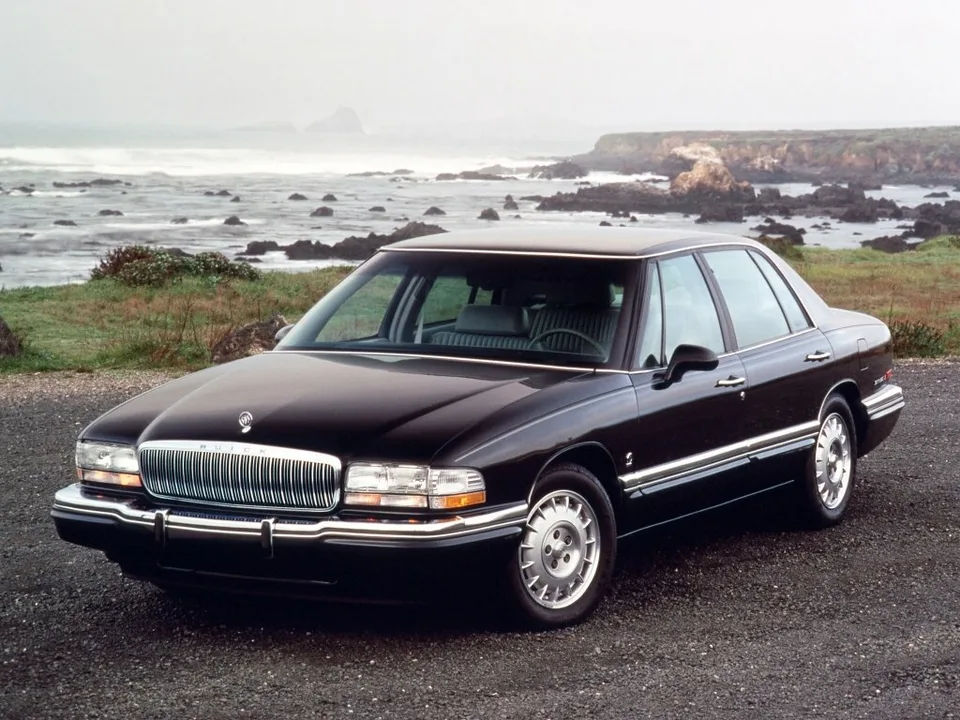Buick Park Avenue, Generation 1, Sedan