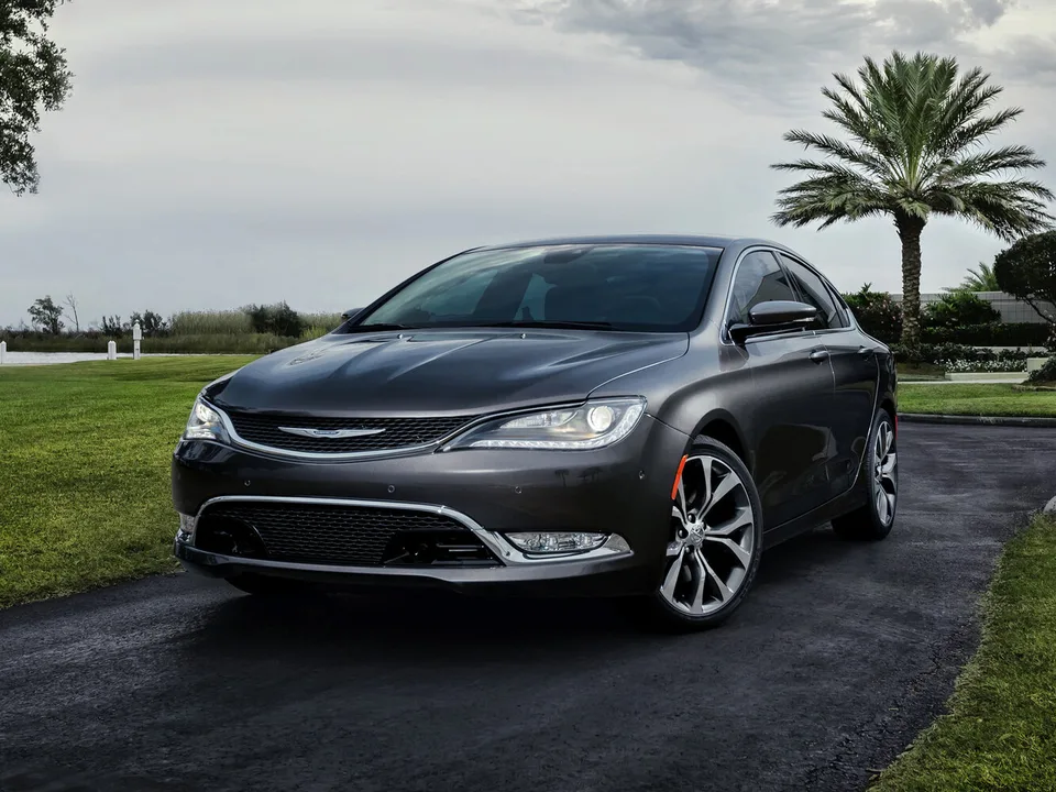 Chrysler 200, Generation 2, Sedan