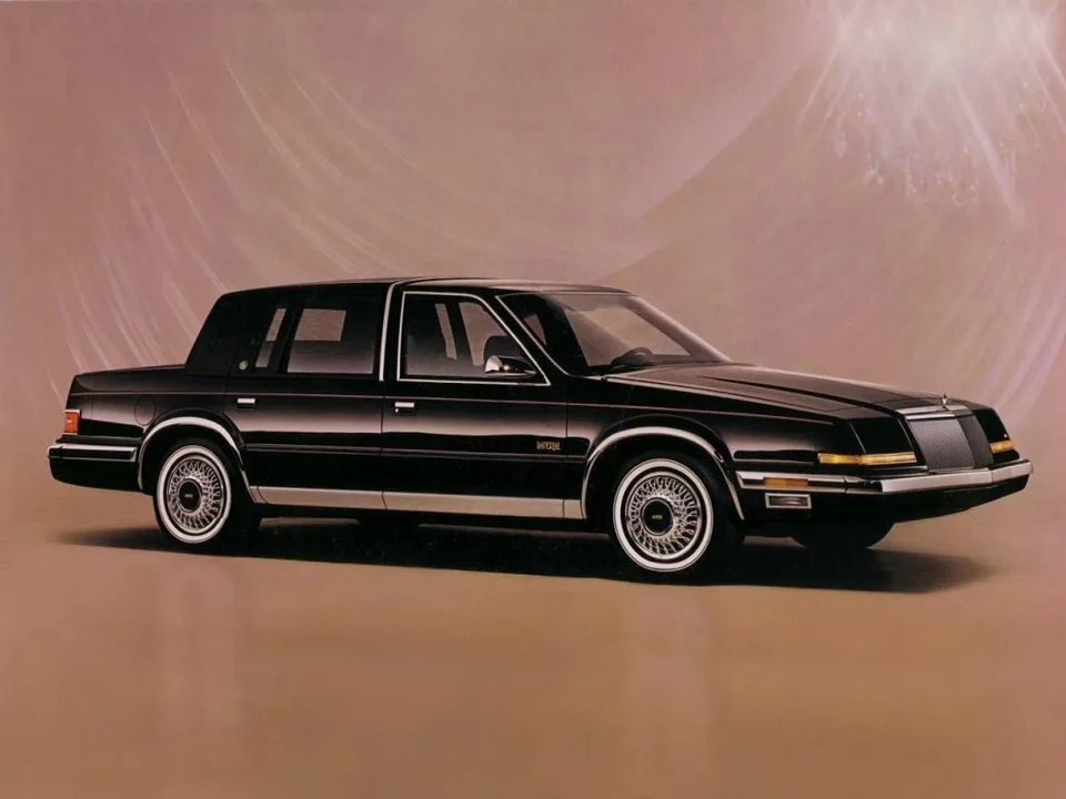 Chrysler Imperial, VII, Sedan