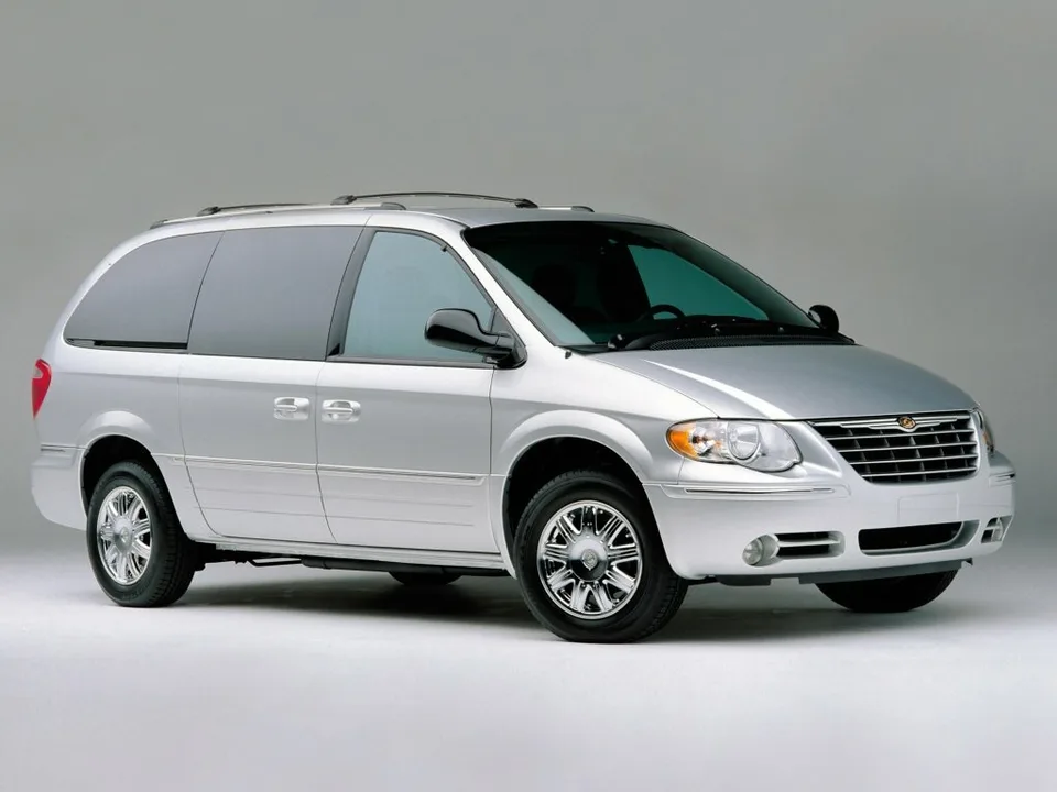 Chrysler Town & Country, IV Рестайлинг, Минивэн