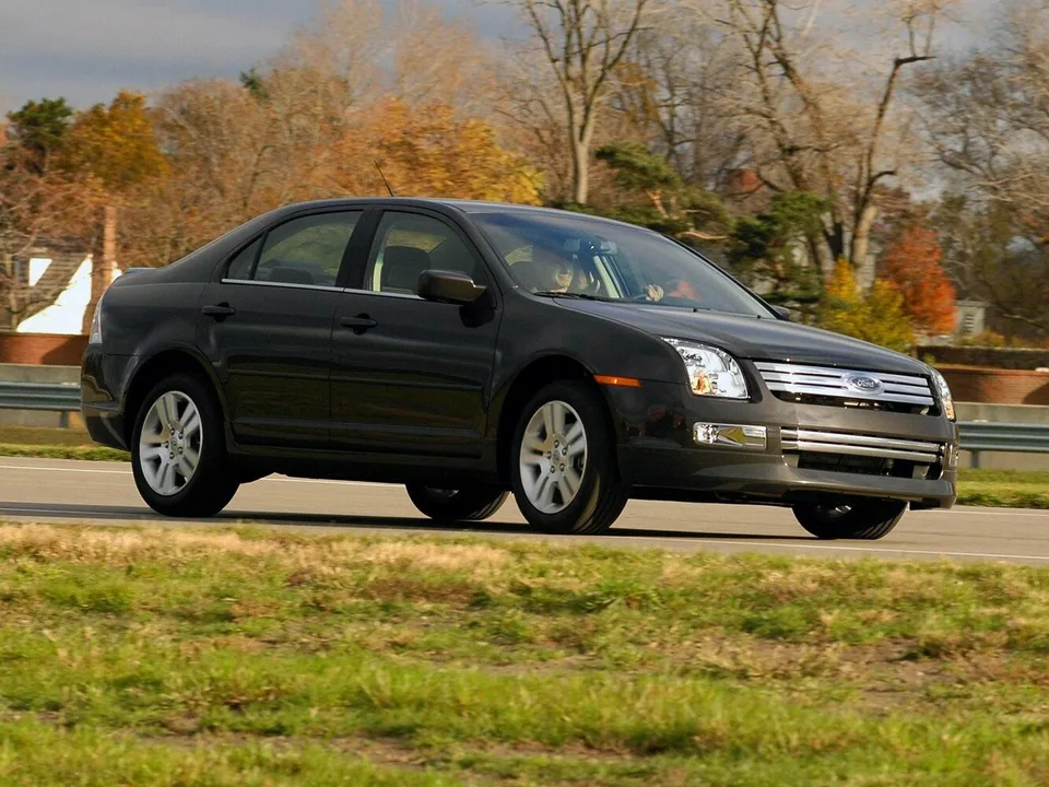 Ford Fusion (North America), I, Седан