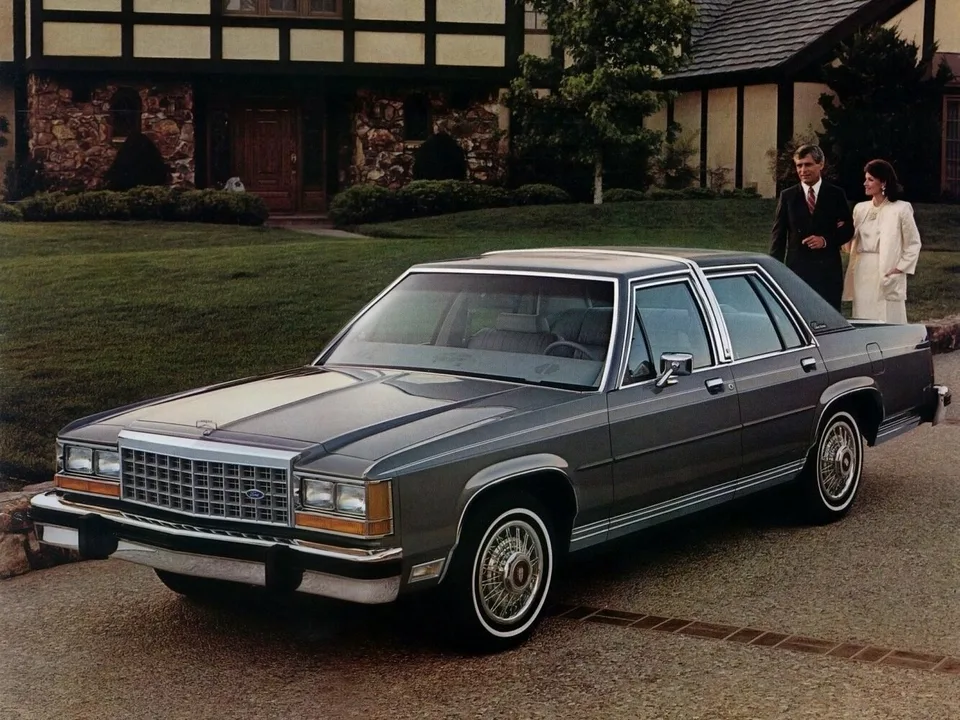 Ford LTD Crown Victoria, , Седан