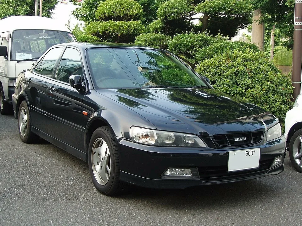 Isuzu Aska, Generation 4, Sedan