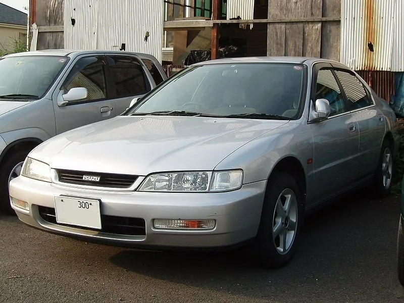 Isuzu Aska, Generation 3, Sedan
