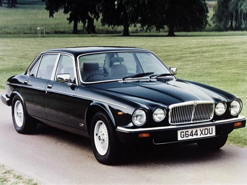 Jaguar XJ, I (Series 3), Sedan