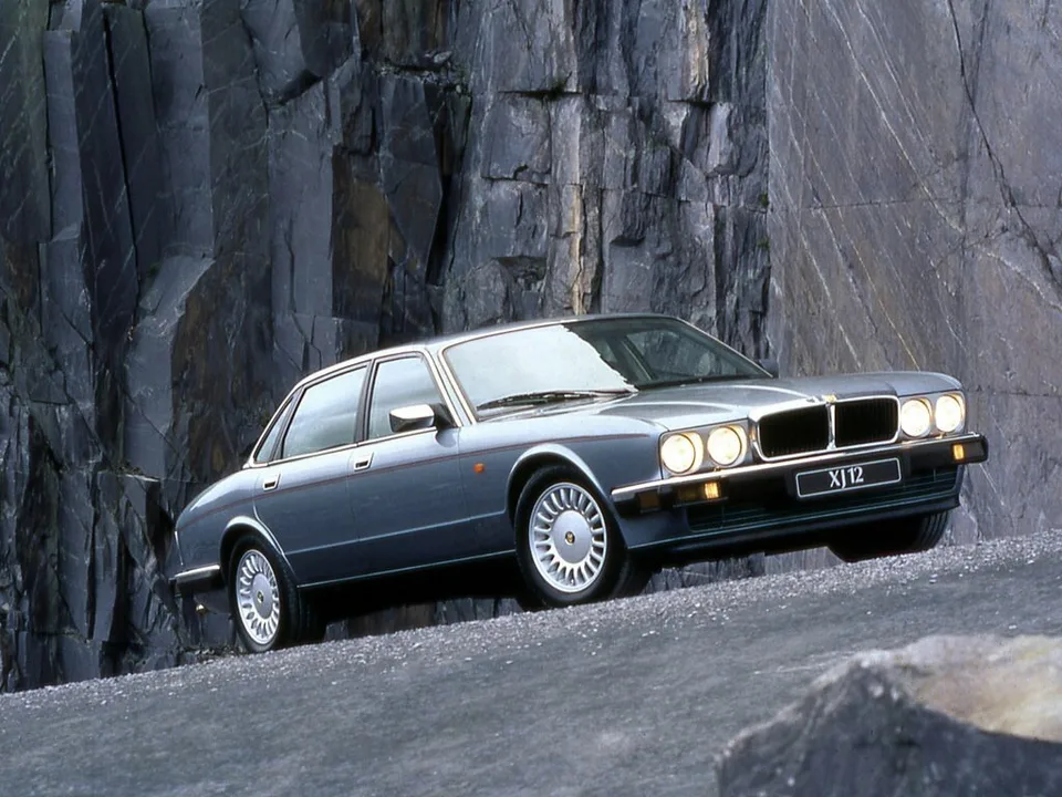 Jaguar XJ, Generation 4, XJ40, Sedan