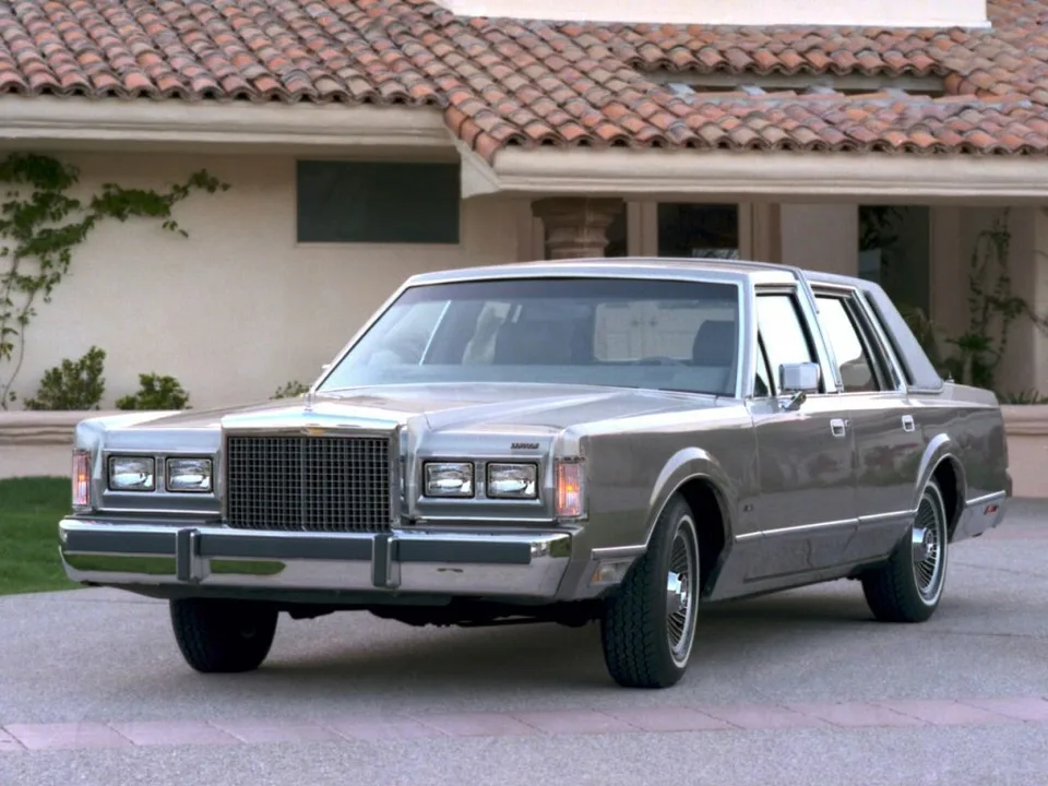 Lincoln Town Car, Generation 1, 54D, Sedan