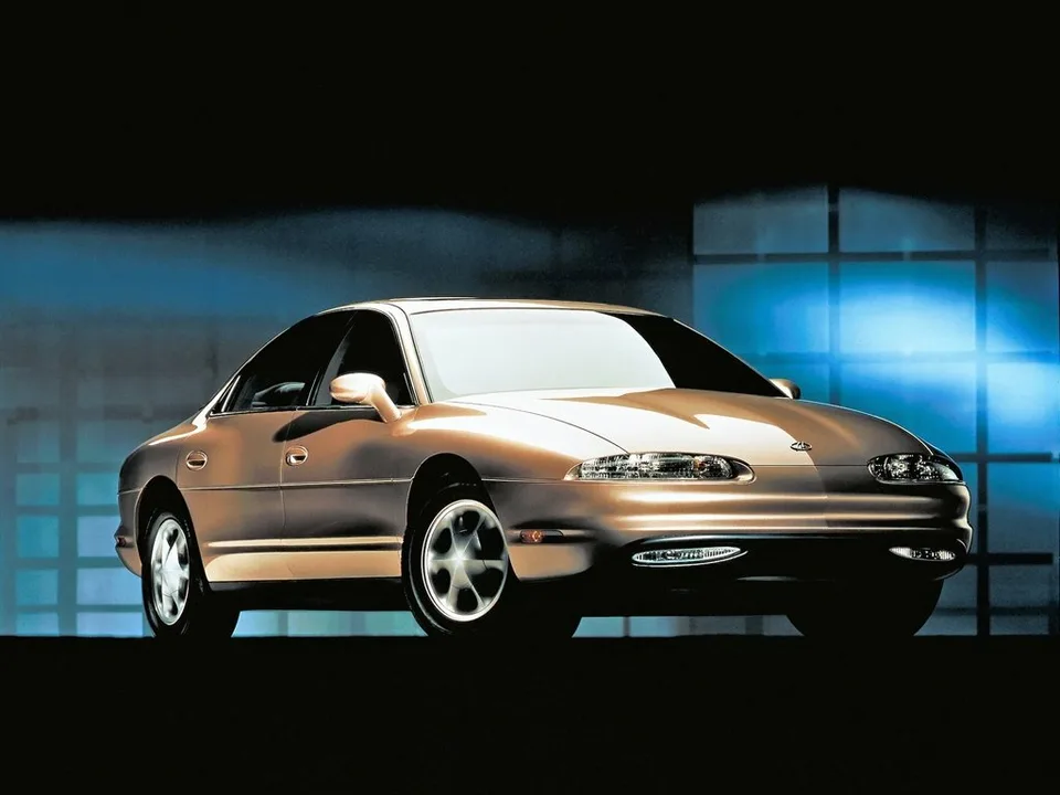 Oldsmobile Aurora, Generation 1, Sedan