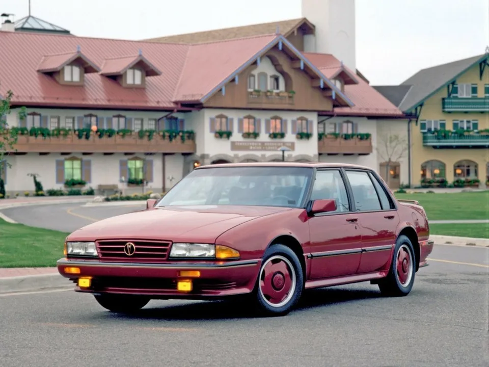 Pontiac Bonneville, VIII, Седан
