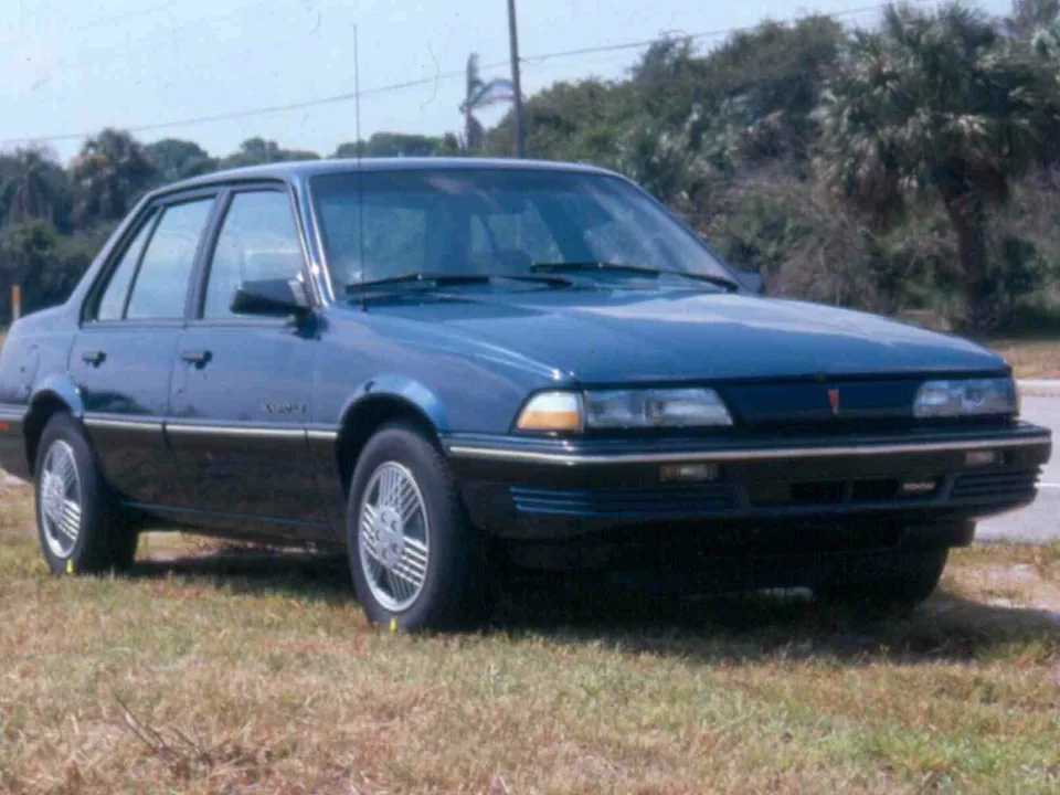Pontiac Sunbird, III, Седан
