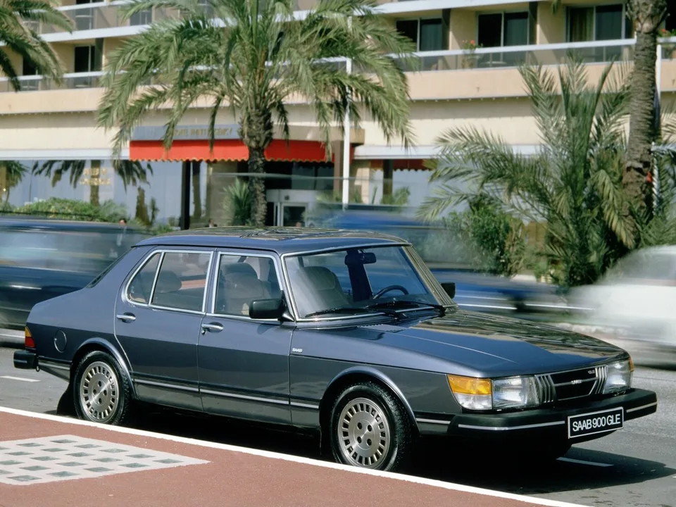 Saab 900, Generation 1, OG, Sedan