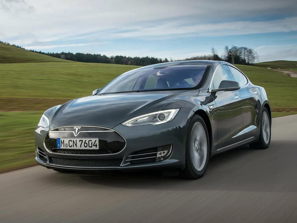 Tesla Model S, 1 поколение, Лифтбек