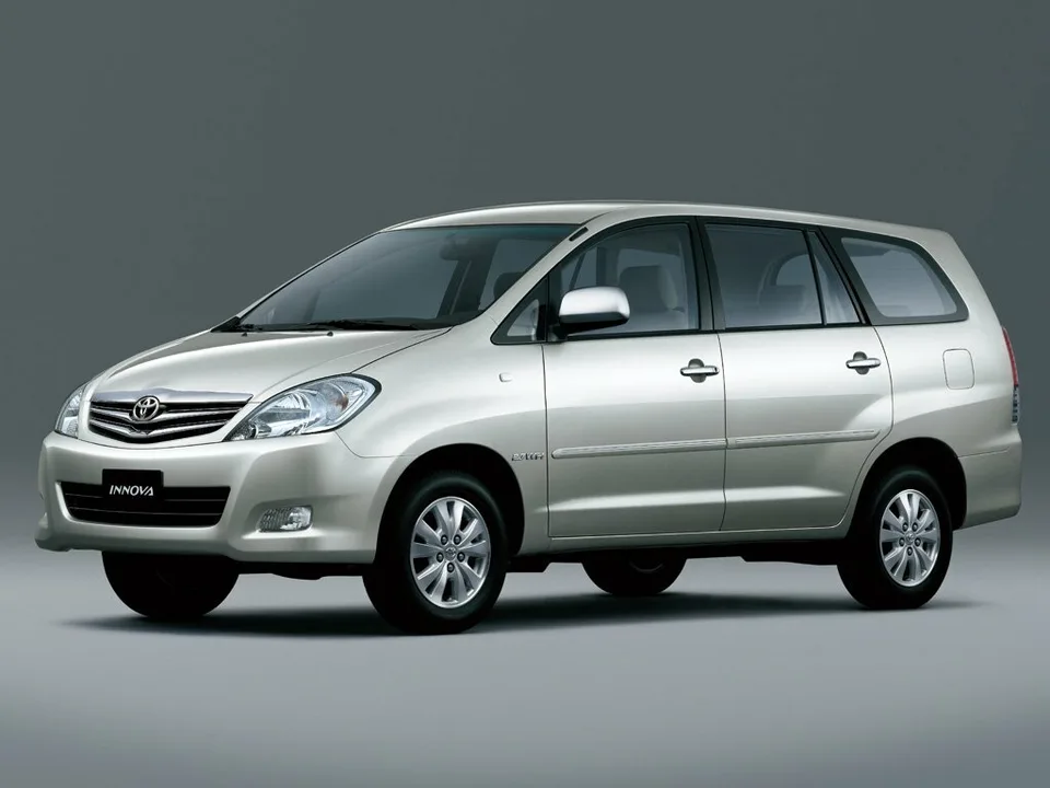 Toyota Innova, I, Компактвэн