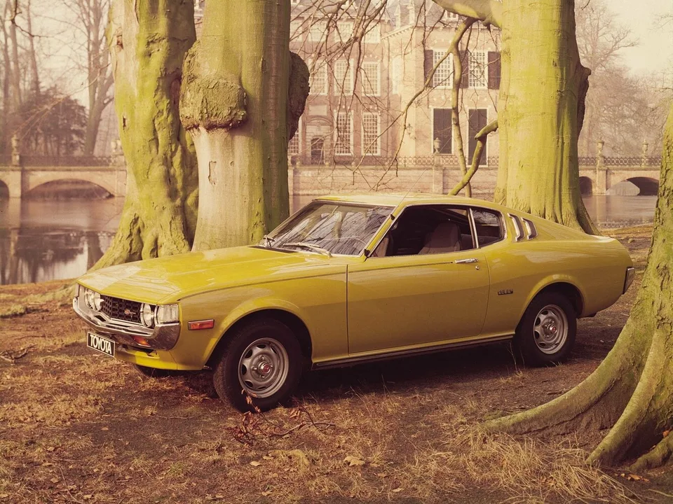 Toyota Celica, I (A20/35), Лифтбек