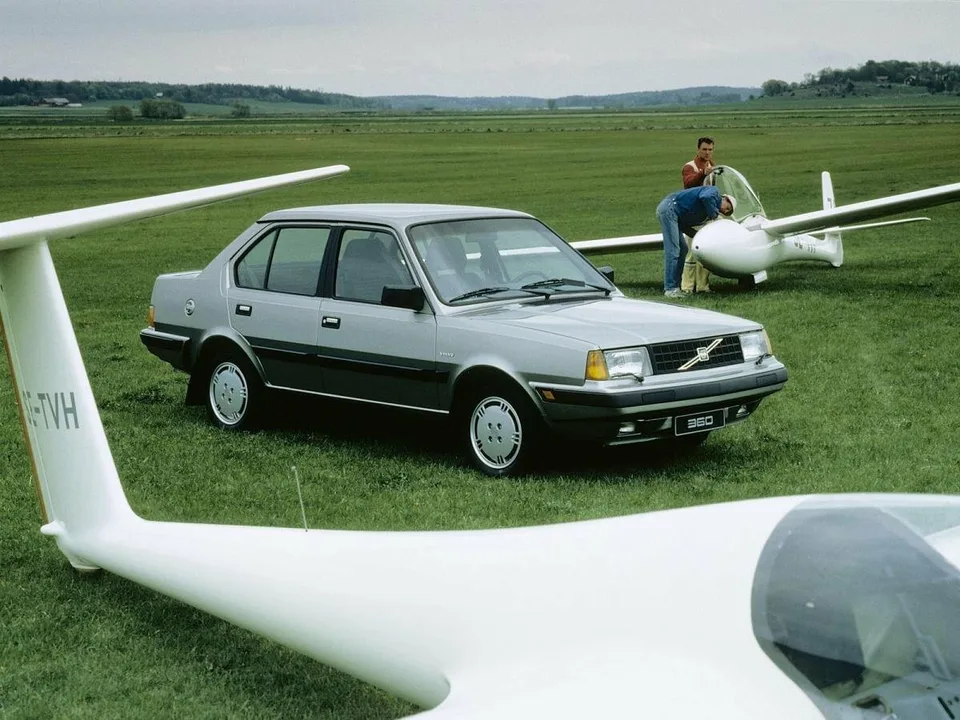 Volvo 300 Series, , Седан