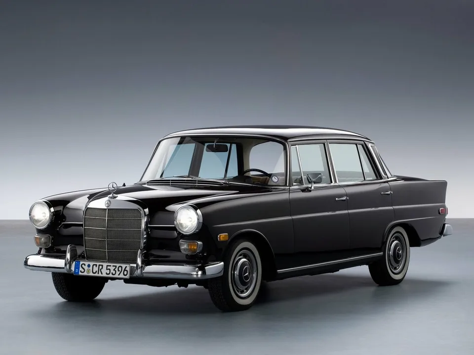 Mercedes-Benz W110, Second Series, Седан