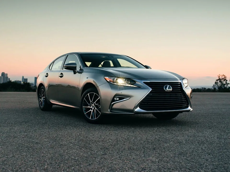 Lexus ES, VI Рестайлинг, Sedan