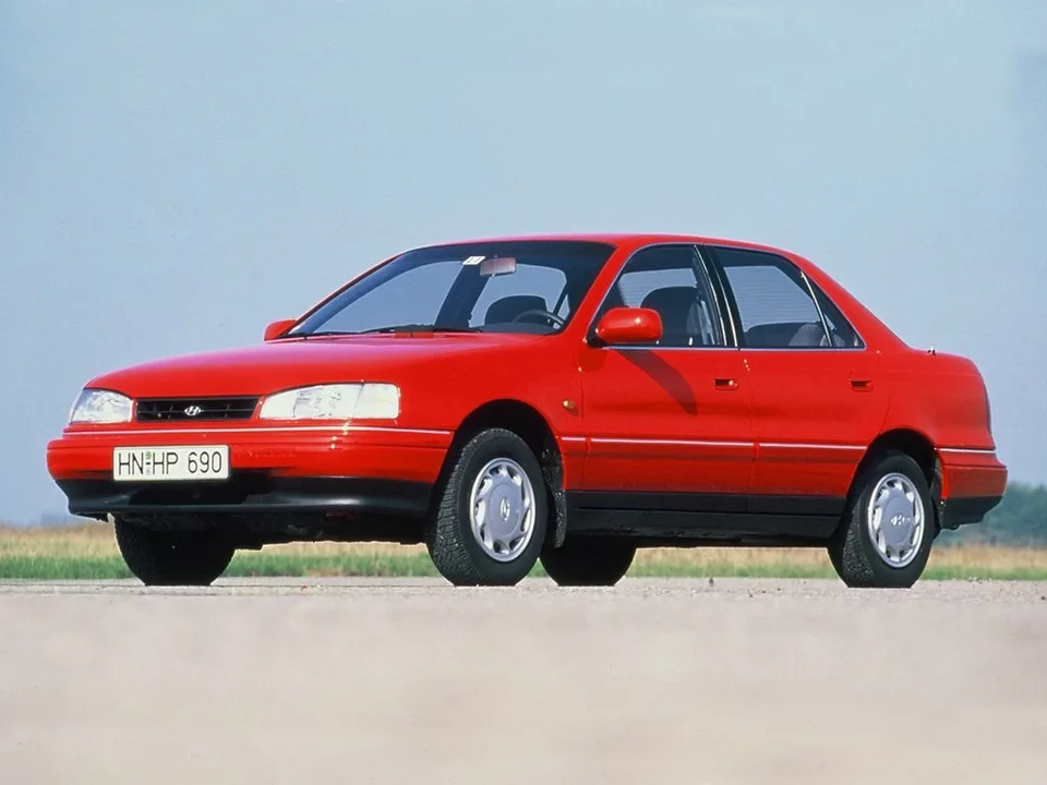 Hyundai Lantra, Generation 1, J1, Sedan