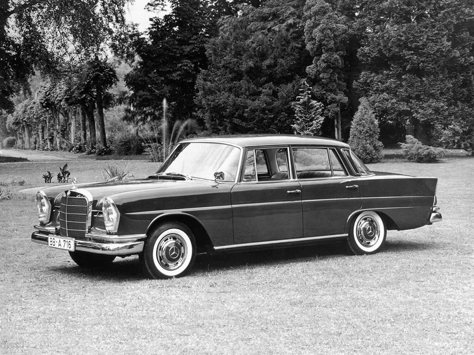 Mercedes-Benz W111, , Седан