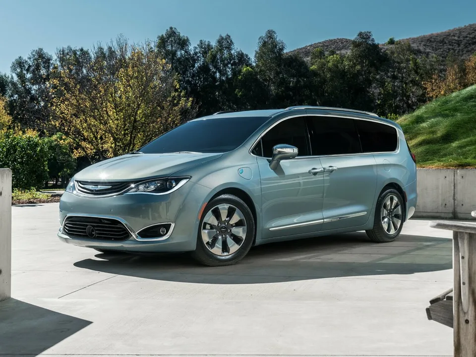 Chrysler Pacifica, RU, Минивэн