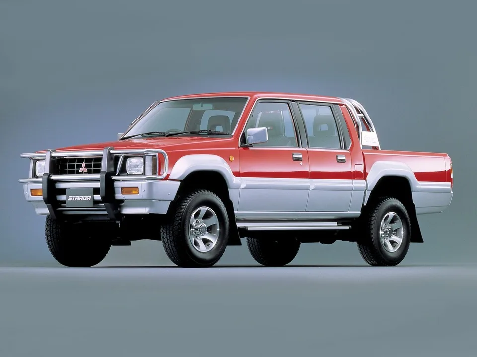 Mitsubishi Strada, Generation 1, Pickup