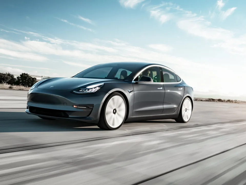 Tesla Model 3, 1 поколение, Седан