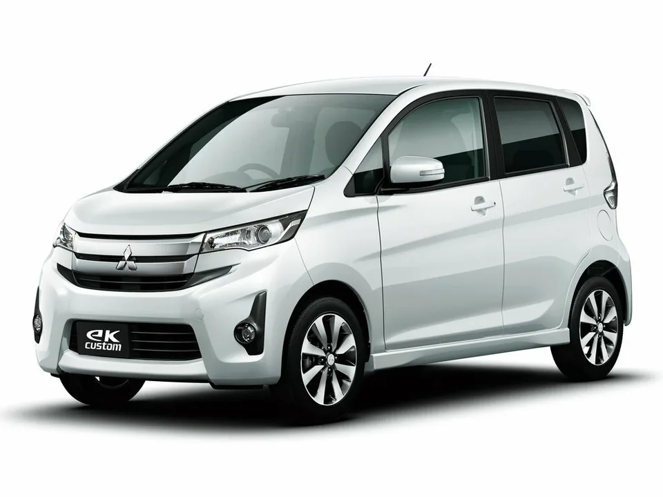 Mitsubishi Ek-custom, Generation 1, 5-door hatchback
