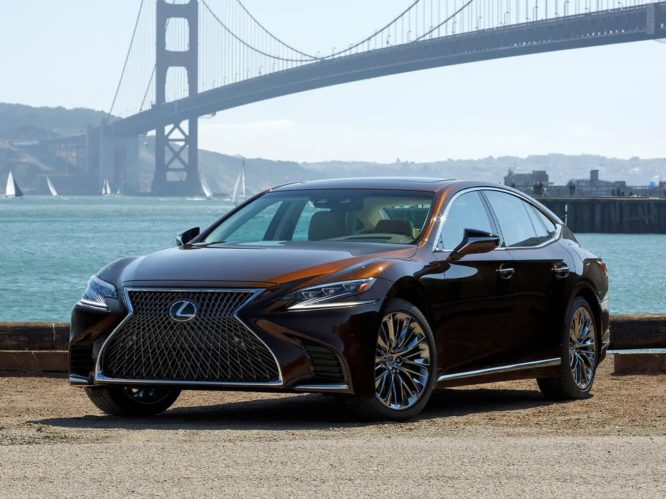 Lexus LS, V, Седан