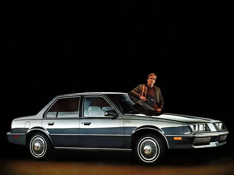Oldsmobile Firenza, I, Sedan
