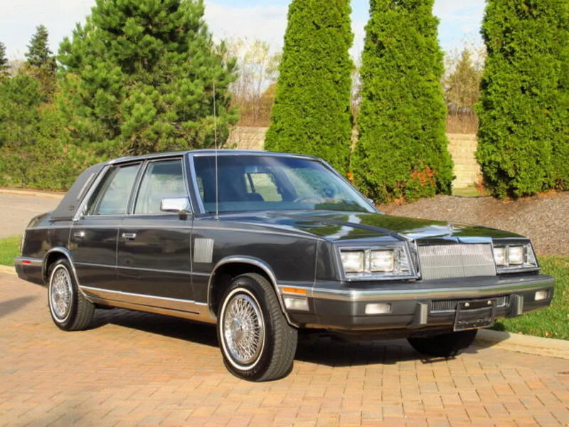 Chrysler New Yorker, Generation 12, T, ET, E, Sedan