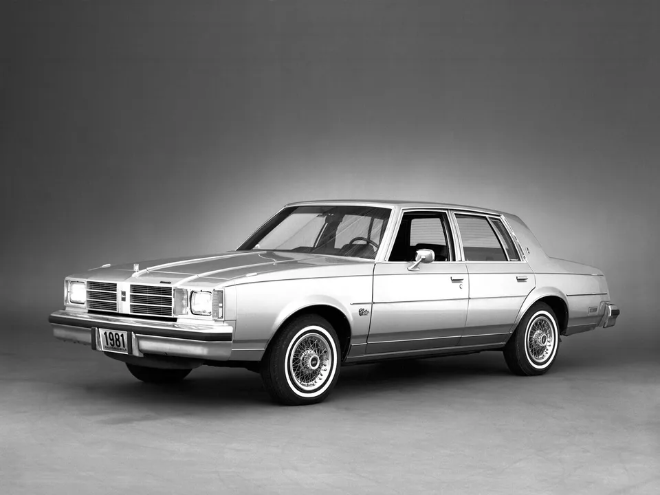 Oldsmobile Cutlass, V, Sedan