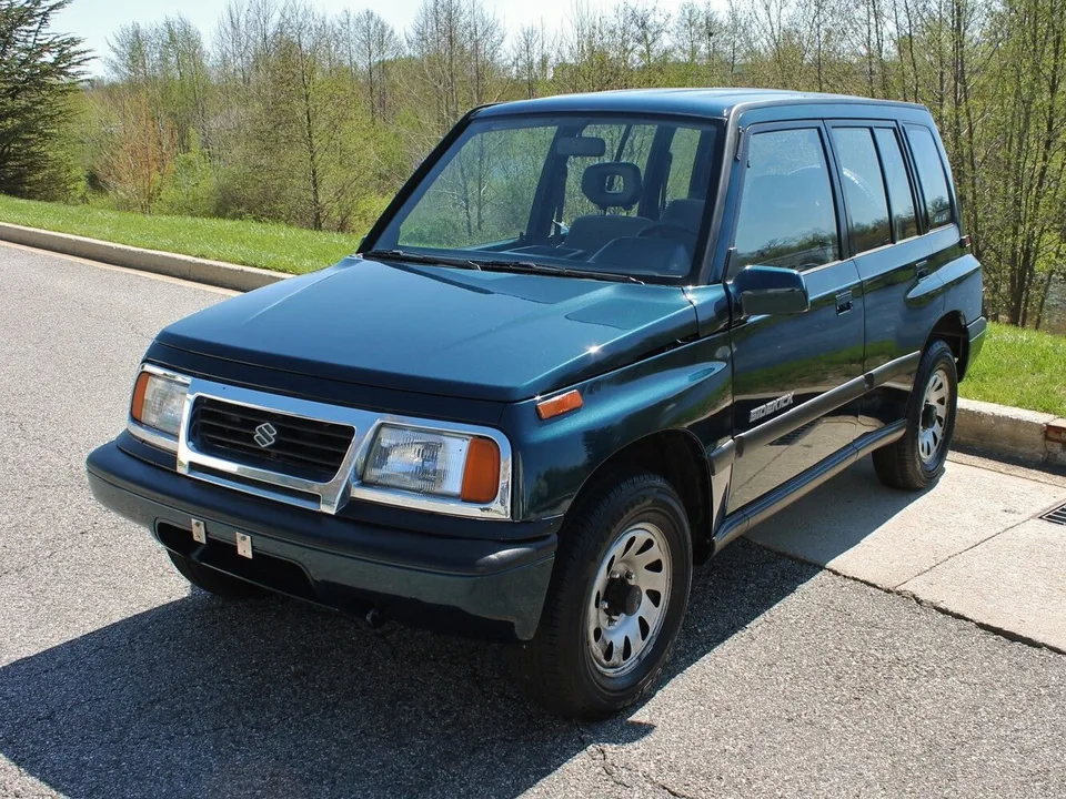 Suzuki Sidekick, Generation 1, Crossover / SUV