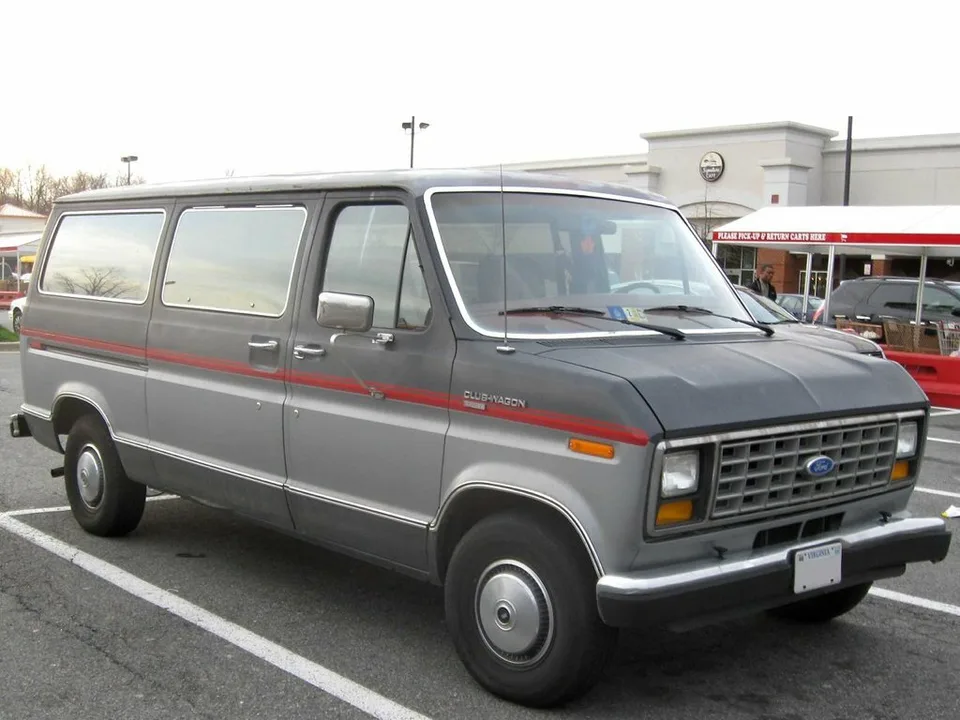 Ford Econoline, III, Minivan