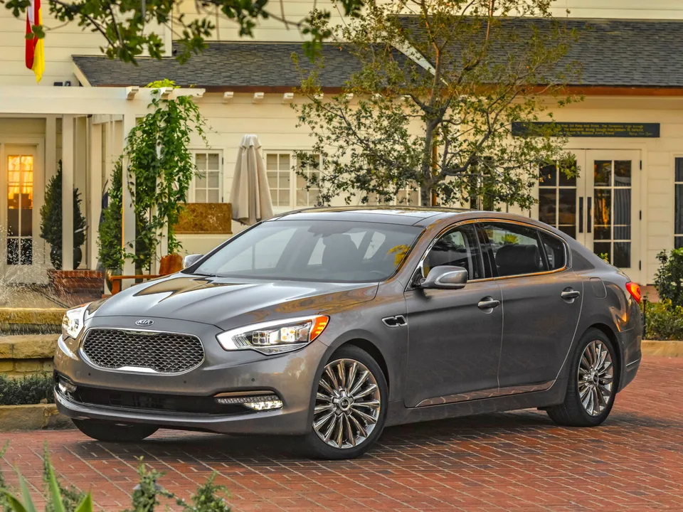 Kia K900, Generation 1, KH, Sedan
